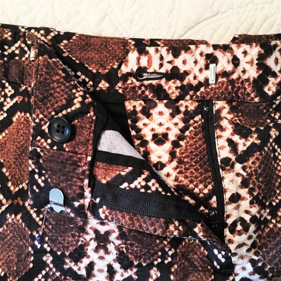 BCBG MAXAZRIA "Phillipa" Print Short (Tart Combo) SMALL - Picture 6 of 16